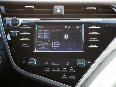 Toyota Camry 2020 года за 13 490 000 тг. в Алматы – фото 19