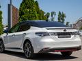 Toyota Camry 2020 года за 13 490 000 тг. в Алматы – фото 3
