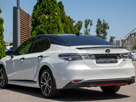 Toyota Camry 2020 года за 13 490 000 тг. в Алматы – фото 3