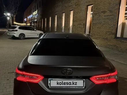 Toyota Camry 2022 года за 15 100 000 тг. в Уральск – фото 8