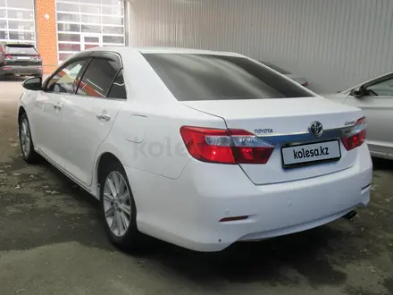 Toyota Camry 2012 года за 6 957 000 тг. в Актобе – фото 4
