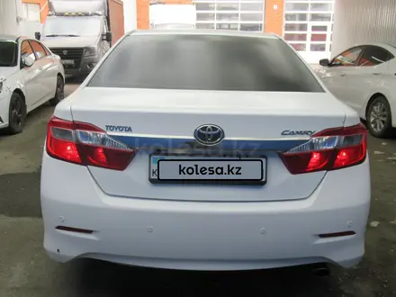 Toyota Camry 2012 года за 6 957 000 тг. в Актобе – фото 2