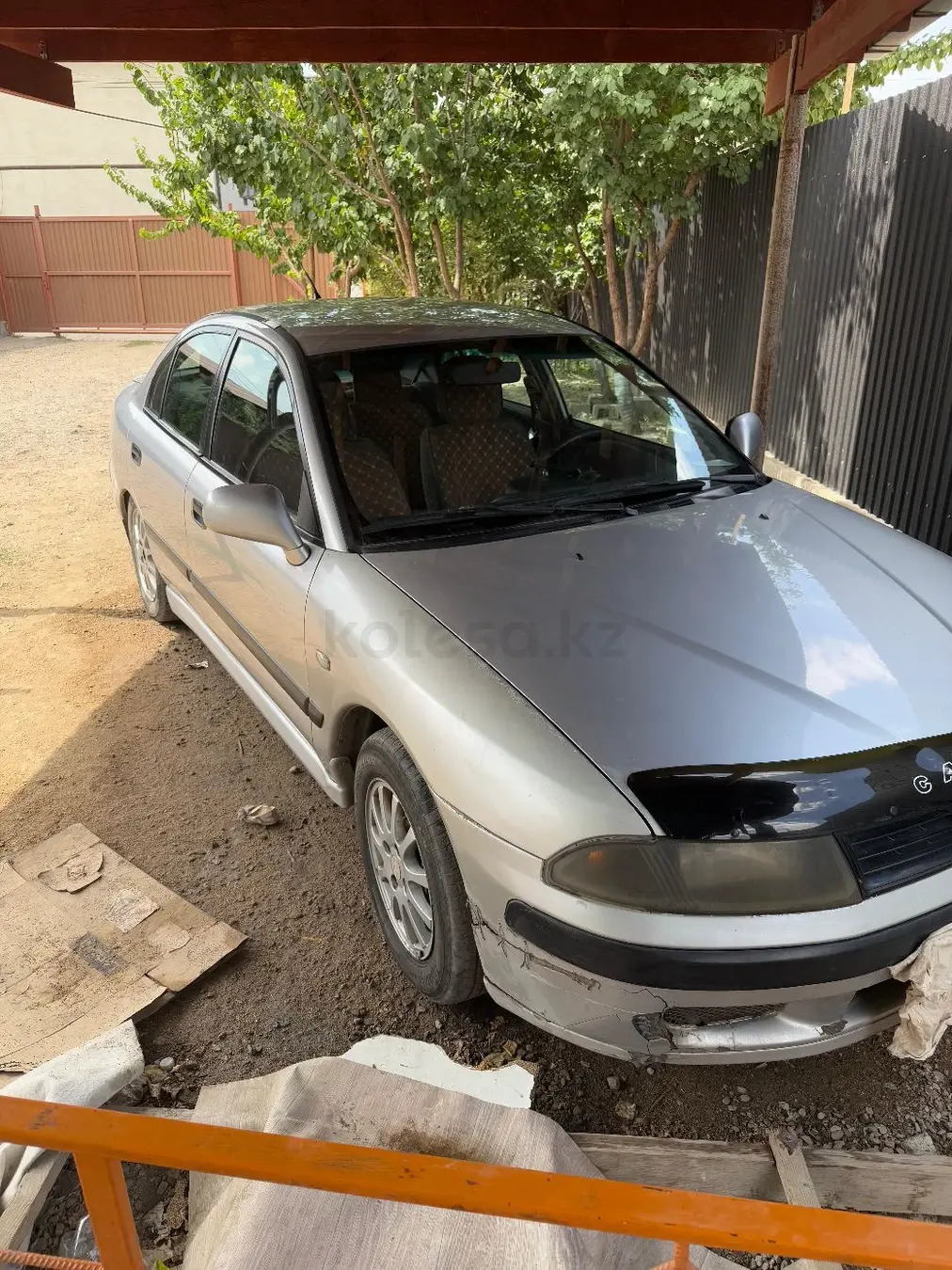 Mitsubishi Carisma, 2002