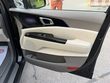 Kia Carnival 2022 года за 21 800 000 тг. в Алматы – фото 16