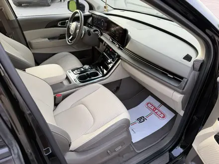 Kia Carnival 2022 года за 21 800 000 тг. в Алматы – фото 17