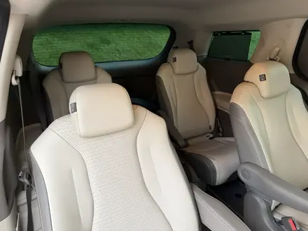 Kia Carnival 2022 года за 21 800 000 тг. в Алматы – фото 22