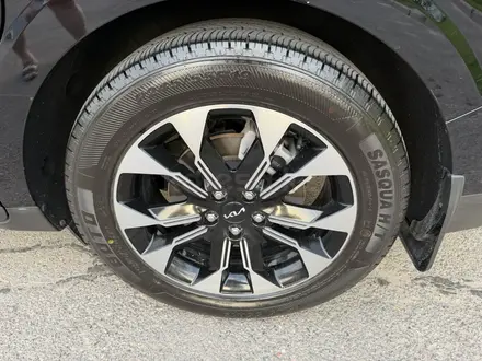 Kia Carnival 2022 года за 21 800 000 тг. в Алматы – фото 31