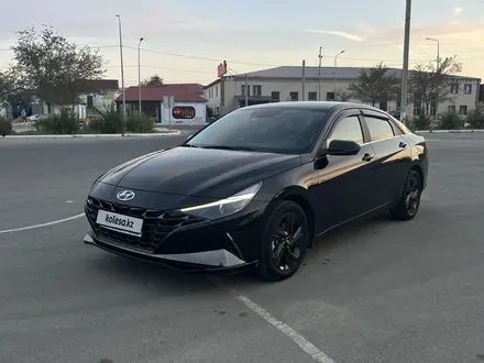 Hyundai Elantra 2021 года за 9 500 000 тг. в Атырау – фото 2