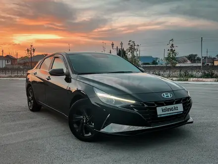 Hyundai Elantra 2021 года за 9 500 000 тг. в Атырау