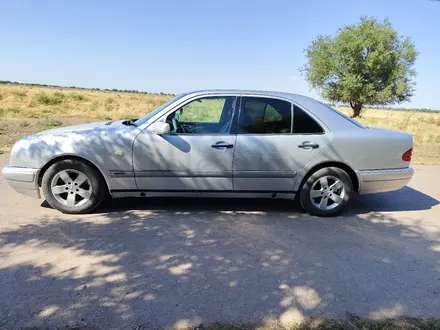 Mercedes-Benz E 240 1996 года за 2 800 000 тг. в Кулан – фото 2