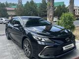 Toyota Camry 2023 года за 14 800 000 тг. в Тараз