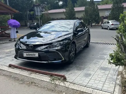 Toyota Camry 2023 года за 14 800 000 тг. в Тараз – фото 2