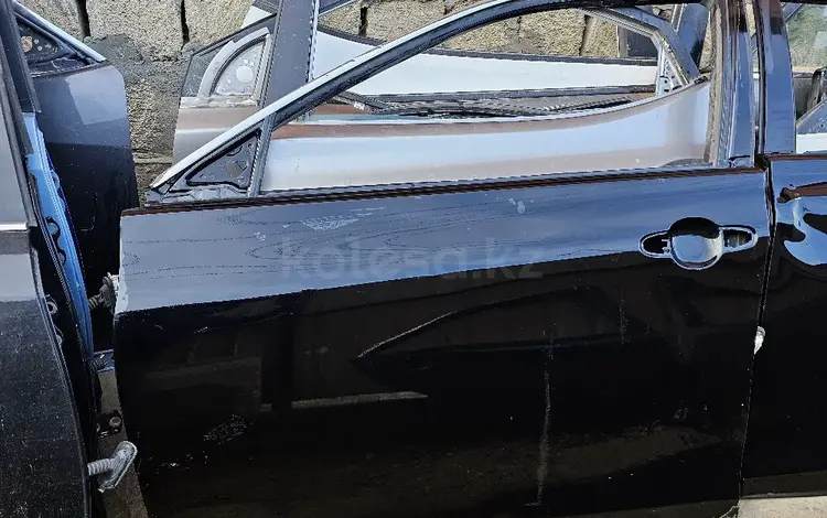 Дверь передняя левая Toyota camry 60-55 за 250 000 тг. в Атырау