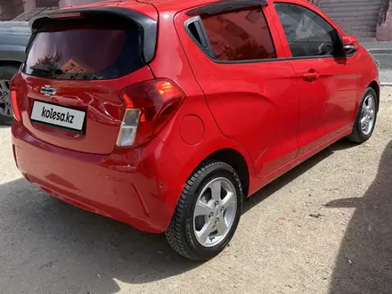 Chevrolet Spark 2016 года за 4 000 000 тг. в Актау – фото 2