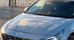 Hyundai Elantra 2023 года за 10 200 000 тг. в Астана – фото 2