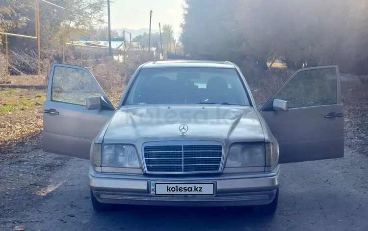 Mercedes-Benz E 220 1994 годаүшін1 800 000 тг. в Талдыкорган