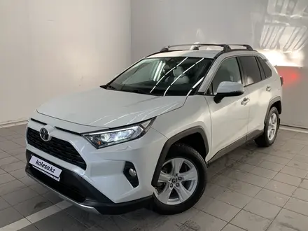 Toyota RAV4 2021 года за 16 300 000 тг. в Костанай