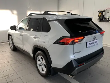 Toyota RAV4 2021 года за 16 300 000 тг. в Костанай – фото 2