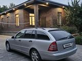 Mercedes-Benz C 200 2001 года за 3 200 000 тг. в Астана – фото 2
