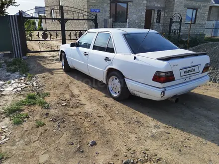 Mercedes-Benz E 250 1995 года за 1 100 000 тг. в Атырау