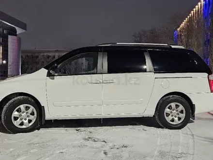 Kia Carnival 2009 года за 8 150 000 тг. в Актобе – фото 17