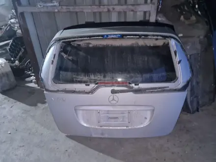 Mercedes benz A170 A class Крышка багажника за 1 000 тг. в Алматы