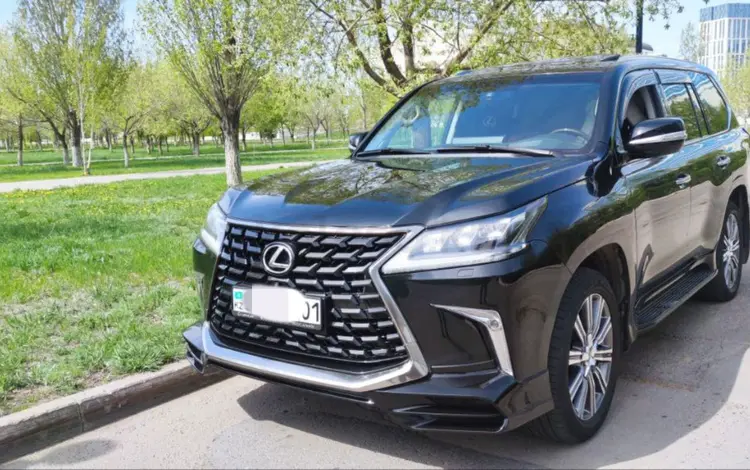 Lexus LX 570 2017 года за 44 000 000 тг. в Астана