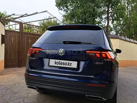 Volkswagen Tiguan 2021 года за 13 990 000 тг. в Алматы – фото 4