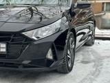Hyundai i20 2023 года за 7 800 000 тг. в Костанай – фото 3