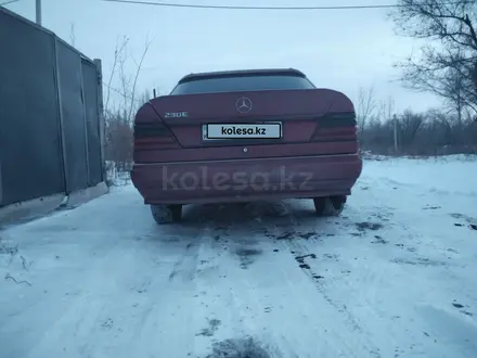 Mercedes-Benz E 230 1993 года за 1 300 000 тг. в Караганда – фото 5