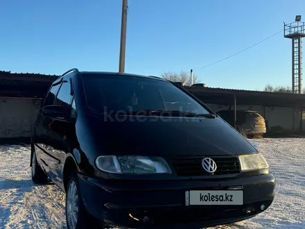 Volkswagen Sharan 1998 года за 3 200 000 тг. в Караганда – фото 3