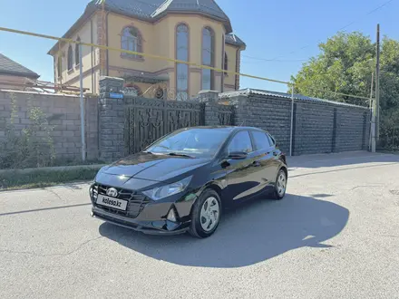 Hyundai i20 2023 года за 7 100 000 тг. в Алматы – фото 2