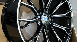 BMW БМВ (РАЗНОШИРОКИЕ) R20 5x120 8.5J/10J ET35/45 Dia 72.6 — Диски новые за 320 000 тг. в Алматы – фото 5