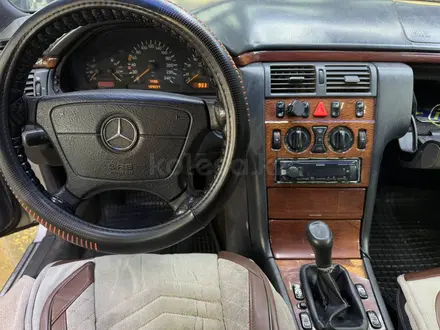 Mercedes-Benz E 200 1996 года за 2 100 000 тг. в Кокшетау – фото 5