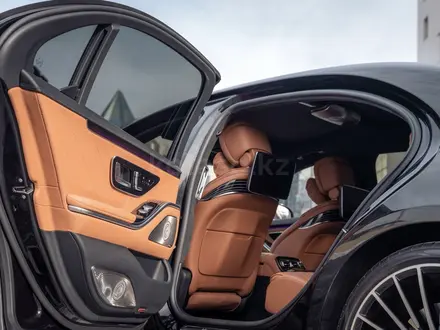 Mercedes-Benz S 580 2022 года за 74 950 000 тг. в Алматы – фото 14