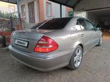 Mercedes-Benz E 320 2004 годаүшін6 000 000 тг. в Актобе – фото 4