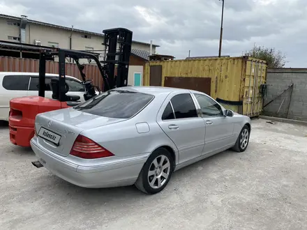 Mercedes-Benz S 320 2002 года за 3 500 000 тг. в Алматы – фото 2