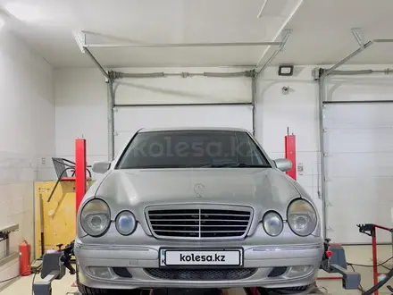 Mercedes-Benz E 320 2001 года за 4 700 000 тг. в Актау