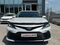 Toyota Camry Prestige 2023 года за 16 790 000 тг. в Шымкент – фото 2