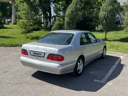 Mercedes-Benz E 320 2000 года за 4 400 000 тг. в Шымкент – фото 3