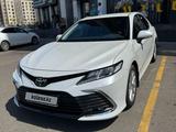 Toyota Camry 2023 года за 17 500 000 тг. в Астана