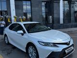 Toyota Camry 2023 года за 17 500 000 тг. в Астана – фото 2