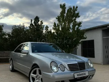 Mercedes-Benz E 320 2001 года за 5 200 000 тг. в Актау – фото 2