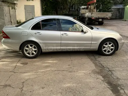 Mercedes-Benz C 240 2001 года за 6 000 000 тг. в Астана – фото 4