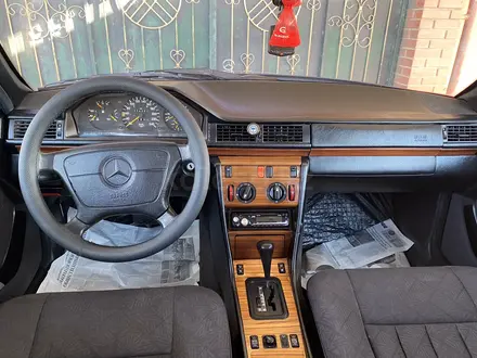 Mercedes-Benz E 220 1993 года за 2 900 000 тг. в Кызылорда – фото 5