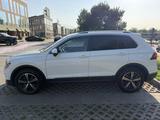 Volkswagen Tiguan 2018 года за 10 100 000 тг. в Алматы