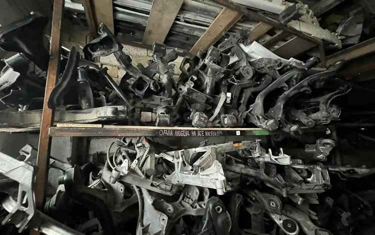 Балка на Toyota за 9 900 тг. в Актау