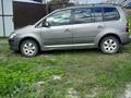 Volkswagen Touran 2007 года за 3 500 000 тг. в Качар – фото 7