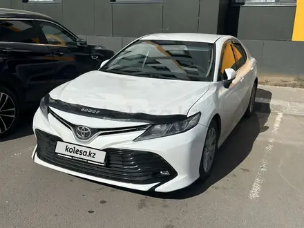 Toyota Camry 2018 года за 11 000 000 тг. в Астана – фото 2