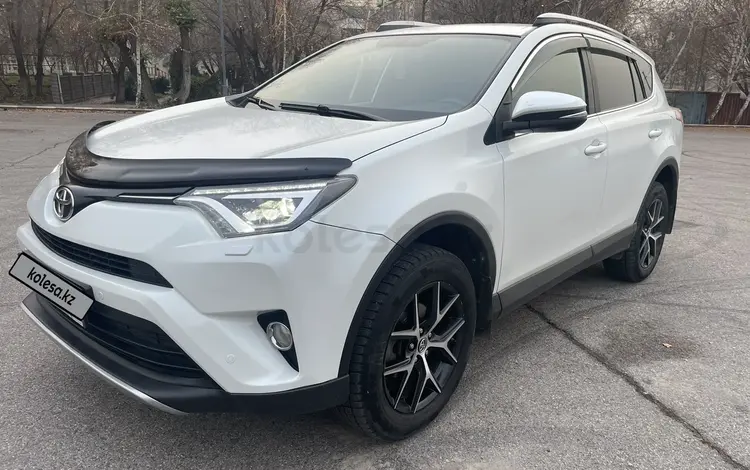 Toyota RAV4 2018 года за 13 300 000 тг. в Алматы